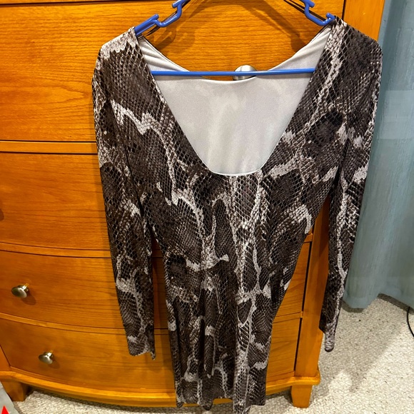 Jennifer Lopez knit party dress,snakeskin print, scoop neck,sleek fit, womens XS - Picture 2 of 4